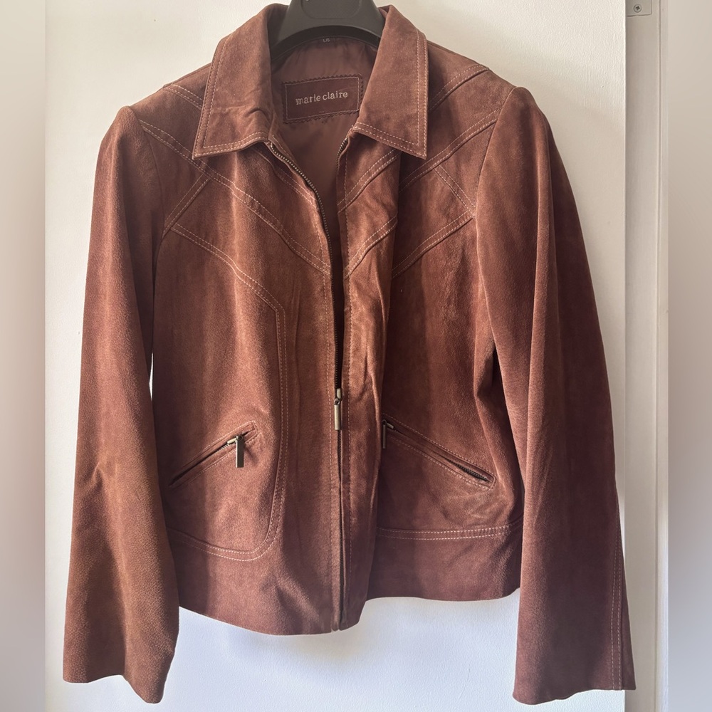 Brown Leather Jacket with Classic Collar and Structured Silhouette